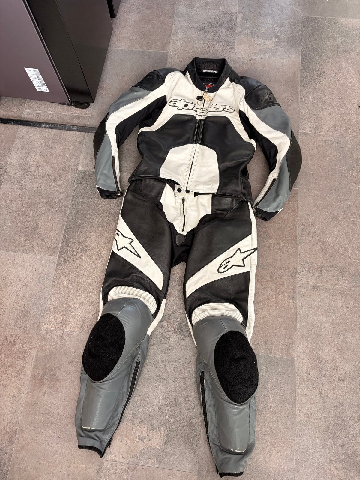 Alpinestars 2-delig leren motorpak maat 52 zwart/wit, Motoren, Ophalen of Verzenden, Tweedehands, Heren, Combipak