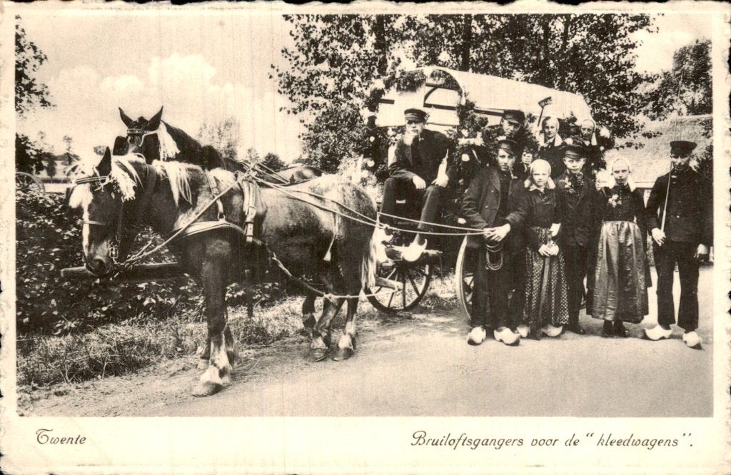 Twente - Bruiloftsgangers - kleedwagens, Ophalen of Verzenden, 1920 tot 1940, Ongelopen, Overijssel