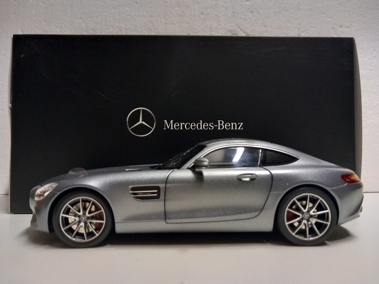 Mercedes Benz GT S AMG Dealerbox NOREV 1:18 KRD, Ophalen of Verzenden, Zo goed als nieuw, Auto, Norev