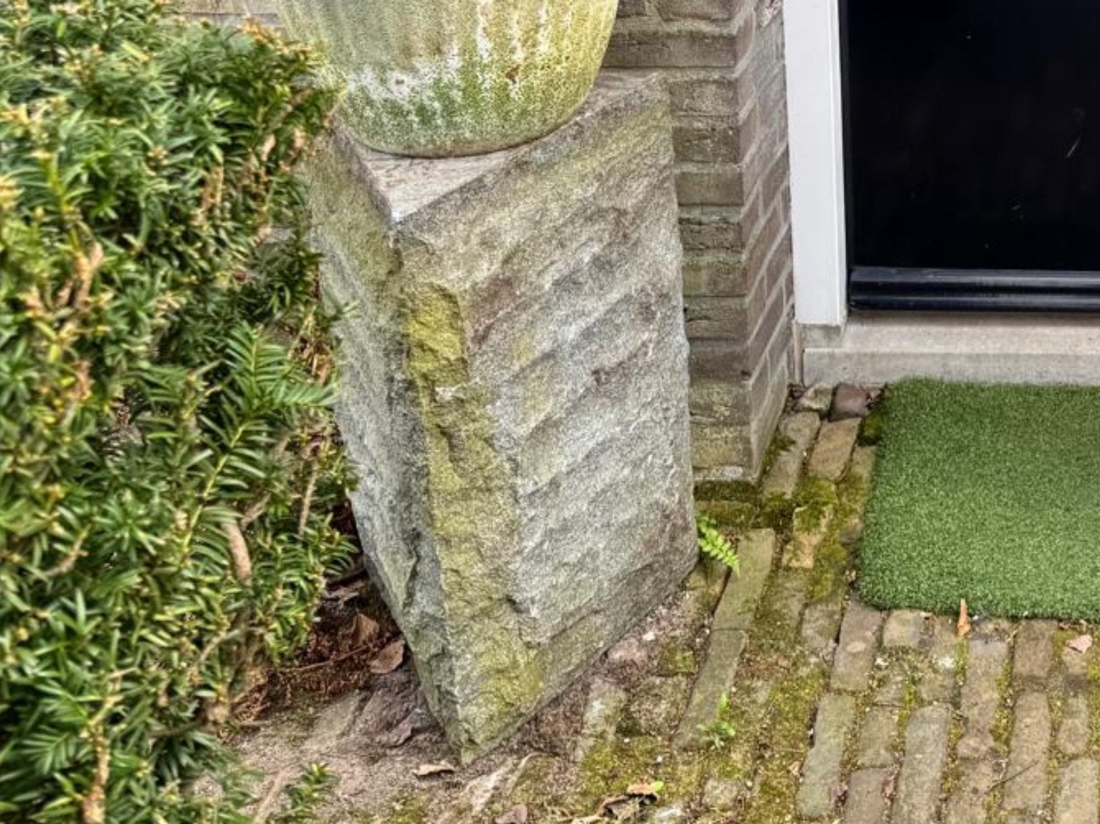 Twee massief granieten tuinornamenten of waterornamenten, Tuin en Terras, Ophalen of Verzenden, Gebruikt, Waterornament