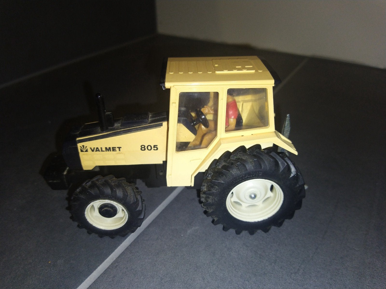 Britains Valmet 805 Kuiken Set groen Geel Wit rood blauw-, Ophalen of Verzenden, Zo goed als nieuw, Tractor of Landbouw, Britains