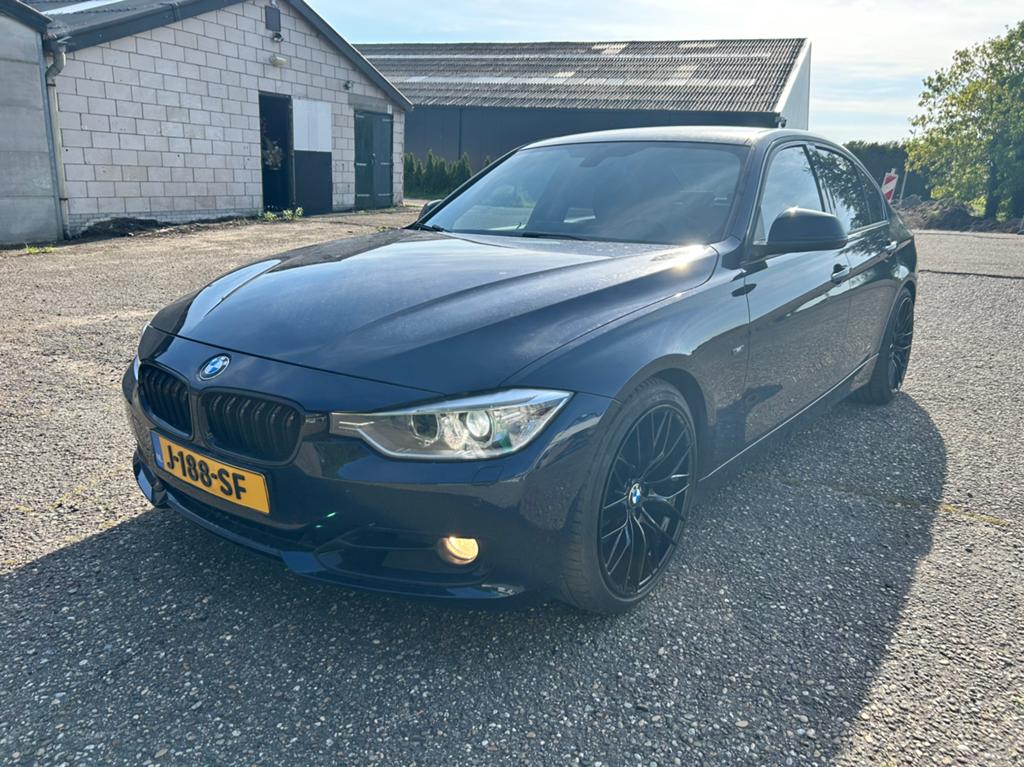 328i AUT8 F1 SPORT Breedset Sport Onderstel + interieur, Auto's, 745 kg, Zwart, Blauw, 245 pk