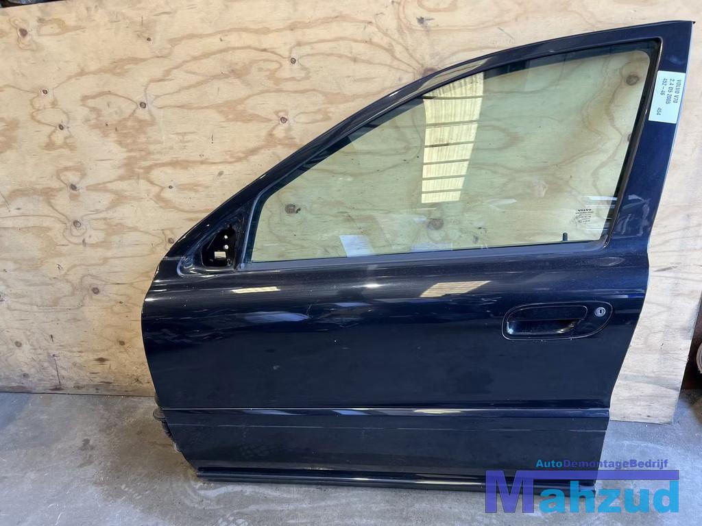 VOLVO V70 Zwart 45246 links voor deur 1999-2007, Auto-onderdelen, Carrosserie en Plaatwerk, Gebruikt, Gunnar Engellaus vag 8
405 31  Gothenburg, SE