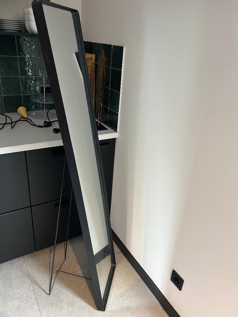 Z.G.A.N. Zwarte staande Spiegel Te Koop., Huis en Inrichting, Minder dan 50 cm, Ophalen of Verzenden, Zo goed als nieuw, 150 tot 200 cm