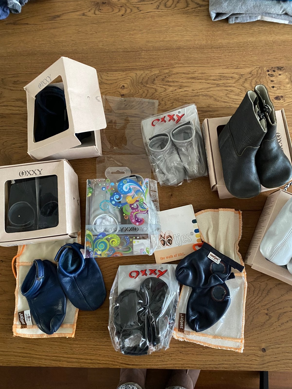 Zootjes en leren  babyslofjes in donkerblauw en zilver, Ophalen of Verzenden, Nieuw, Overige maten