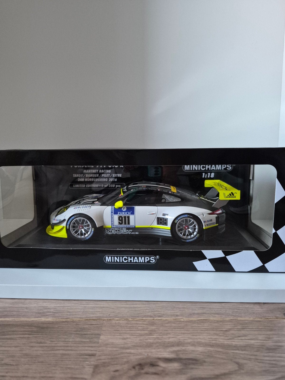 Minichamps 1:18 Porsche 911 GT3 R Manthey limited edition, Ophalen of Verzenden, Zo goed als nieuw, MiniChamps