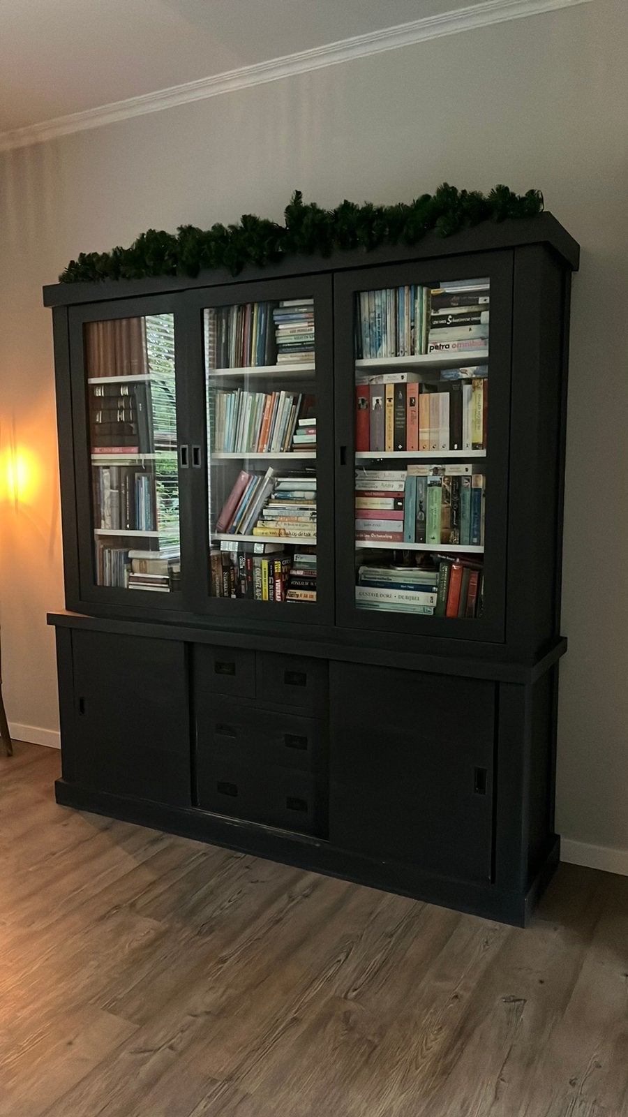 Buffetkast mooi antraciet geschilderd, Huis en Inrichting, Kasten | Buffetkasten, Ophalen, Zo goed als nieuw, 25 tot 50 cm, 200 cm of meer