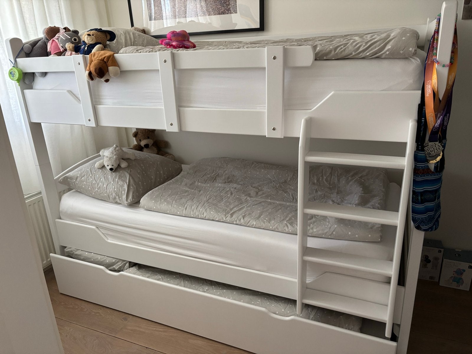 Stapelbed met 3 bedden, matrassen en bedlinnen, Huis en Inrichting, Slaapkamer | Stapelbedden en Hoogslapers, Ophalen, Gebruikt