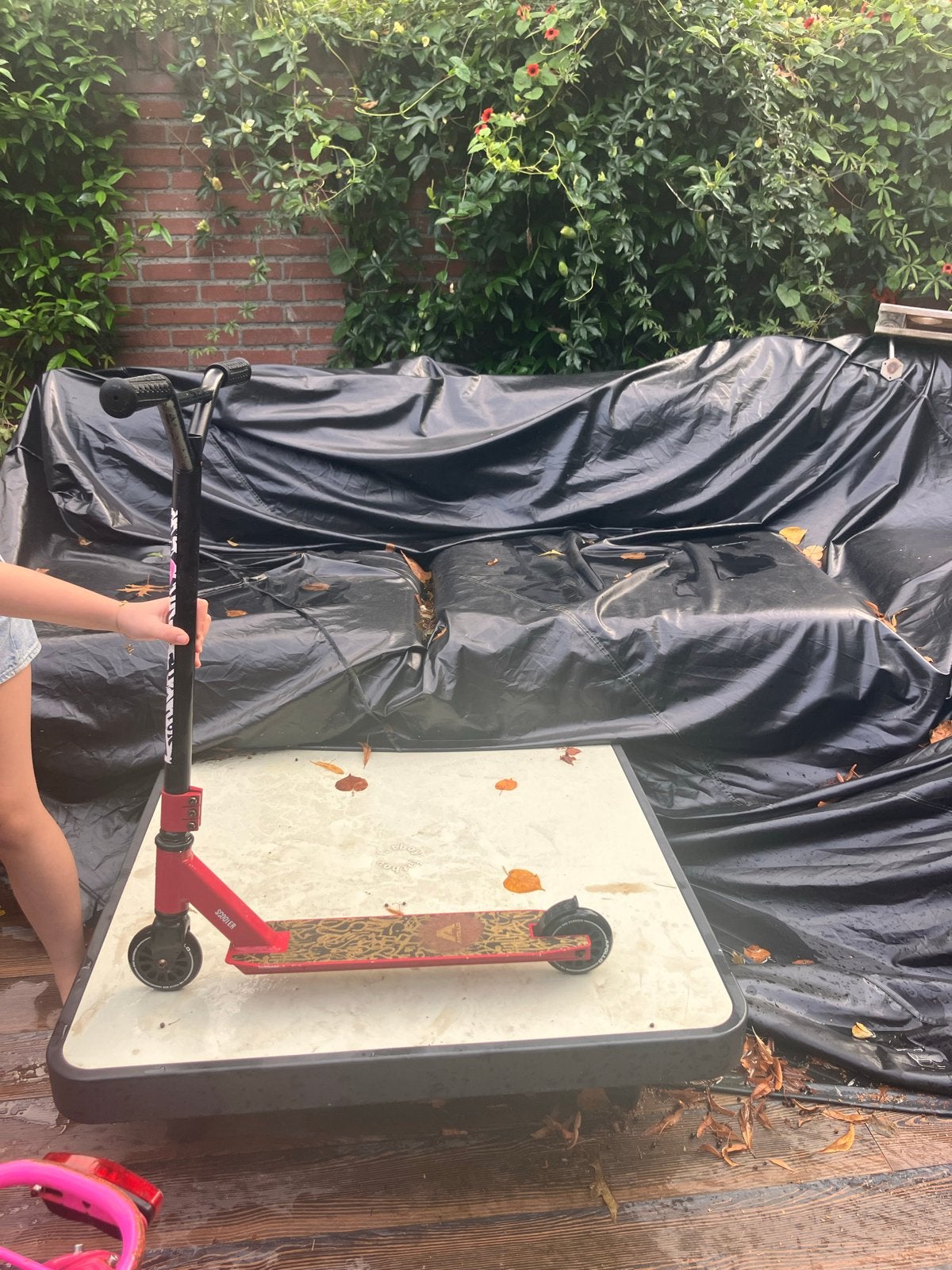 Stoere rode kunststep met figuren, goede staat, Fietsen en Brommers, Ophalen, Gebruikt, Gewone step