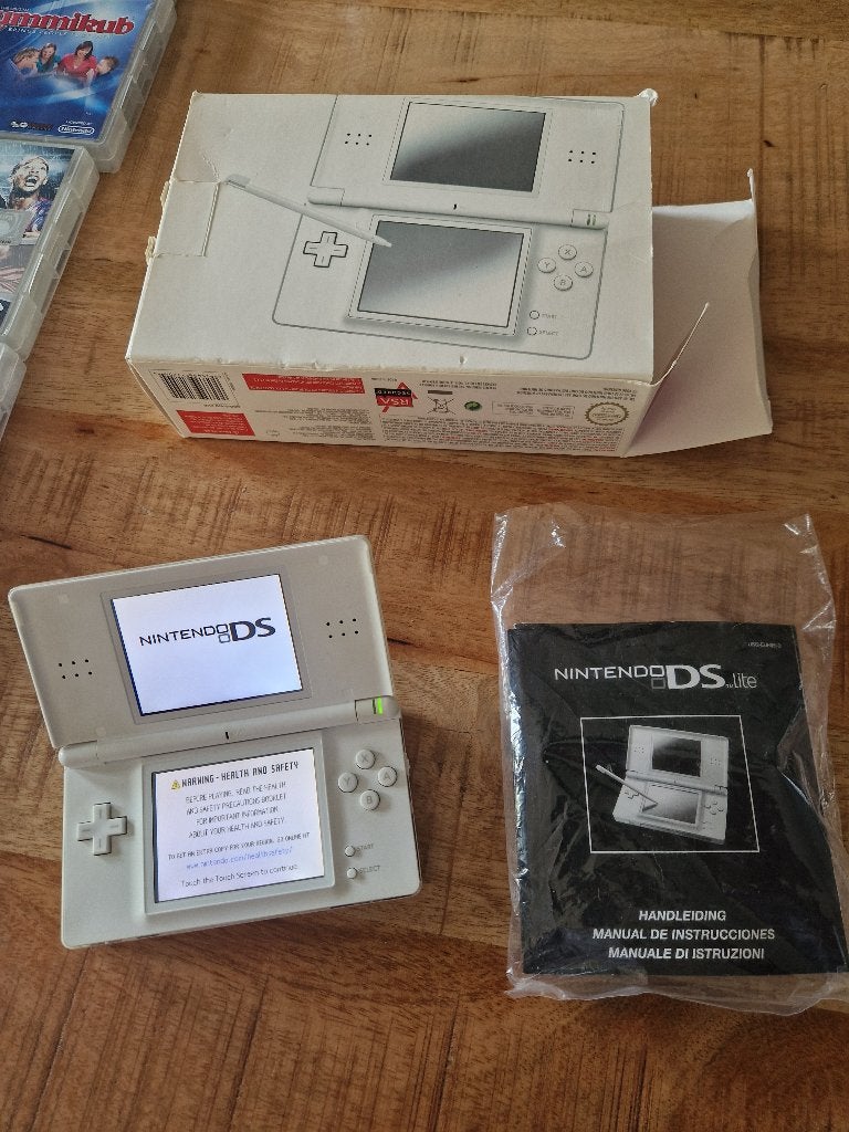 Nintendo DS lite inclusief spellen en accessoires, Ophalen, Gebruikt, Wit, Met beschermhoes of tas