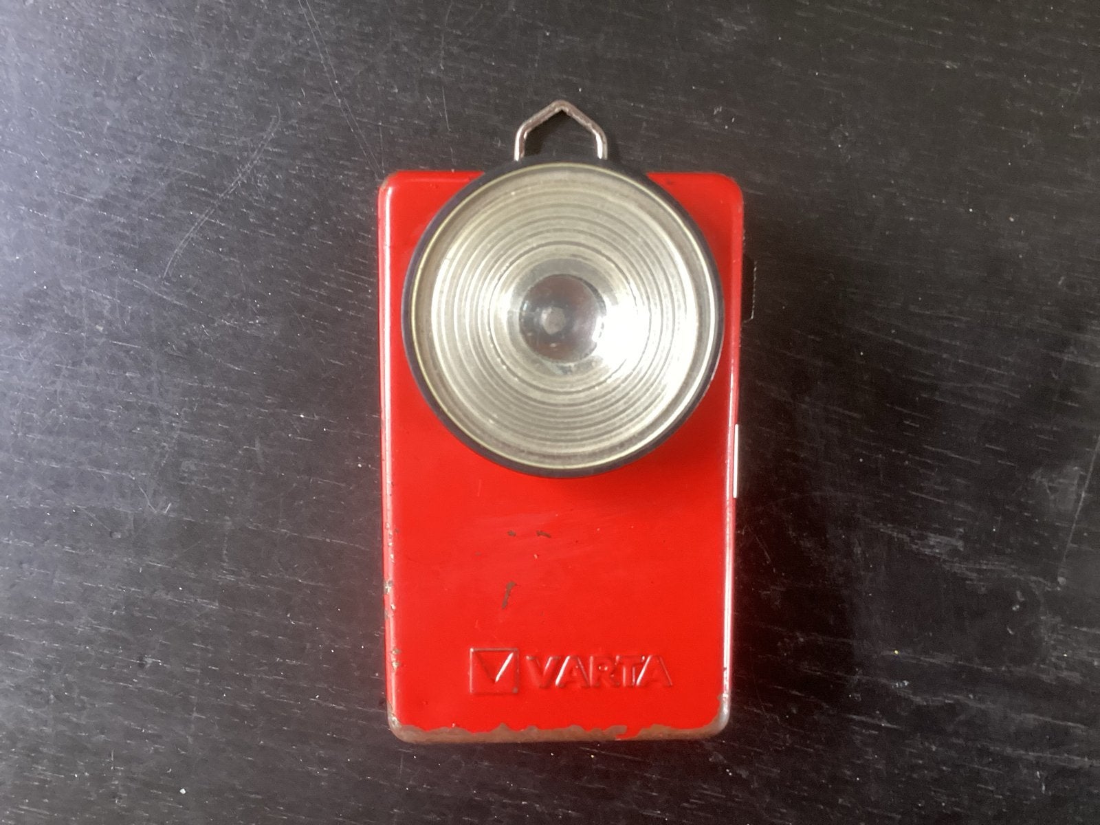 Vintage rode platte VARTA zaklamp, jaren '60/'70, Ophalen of Verzenden, Batterij