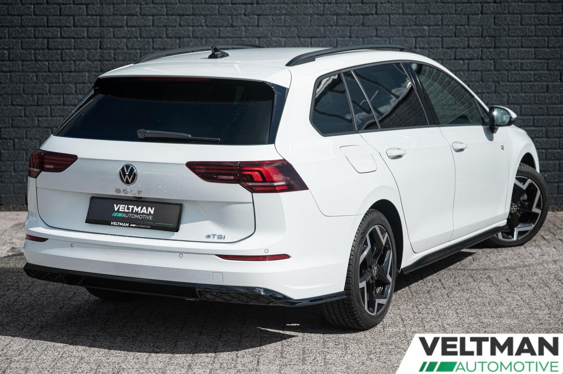 Volkswagen Golf Variant 1.5 eTSI R-Line ACC TREKHAAK STUURVE, Dealer onderhouden, Euro 6, 4 cilinders, 150 pk