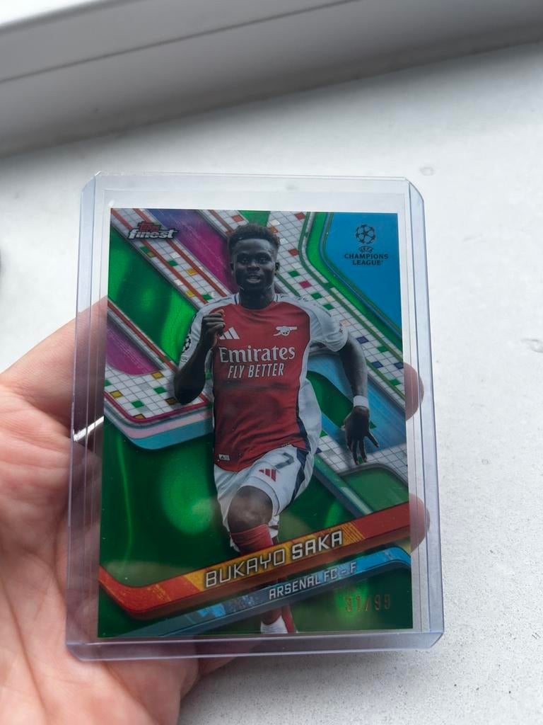 Saka topps finest arsenal /99 green refractor ucl, Hobby en Vrije tijd, Stickers en Plaatjes, Verzenden, Zo goed als nieuw, Plaatje