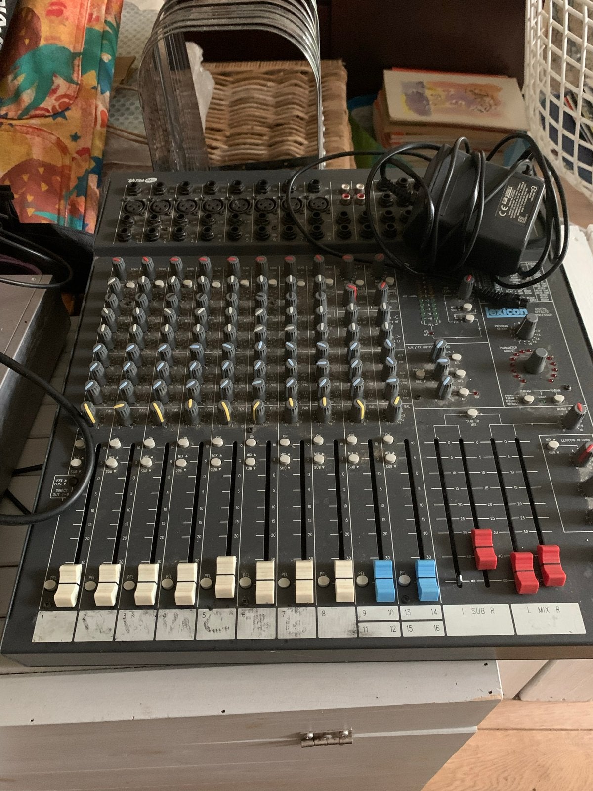 Soundcraft Spirit FX8 Mengpaneel met Adapter - Werkend, Ophalen, Gebruikt, 10 tot 20 kanalen, Microfooningang