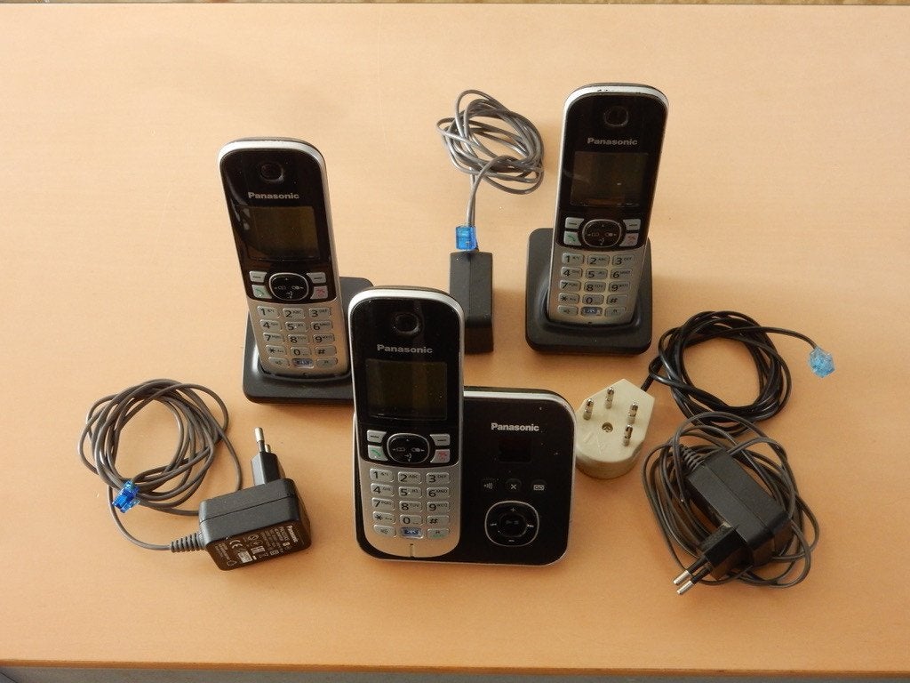 3 set Panasonic draadloze telefoon KX-TGA682EX met antw.app., Telecommunicatie, Ophalen, Zo goed als nieuw, 3 handsets, Stralingsarm