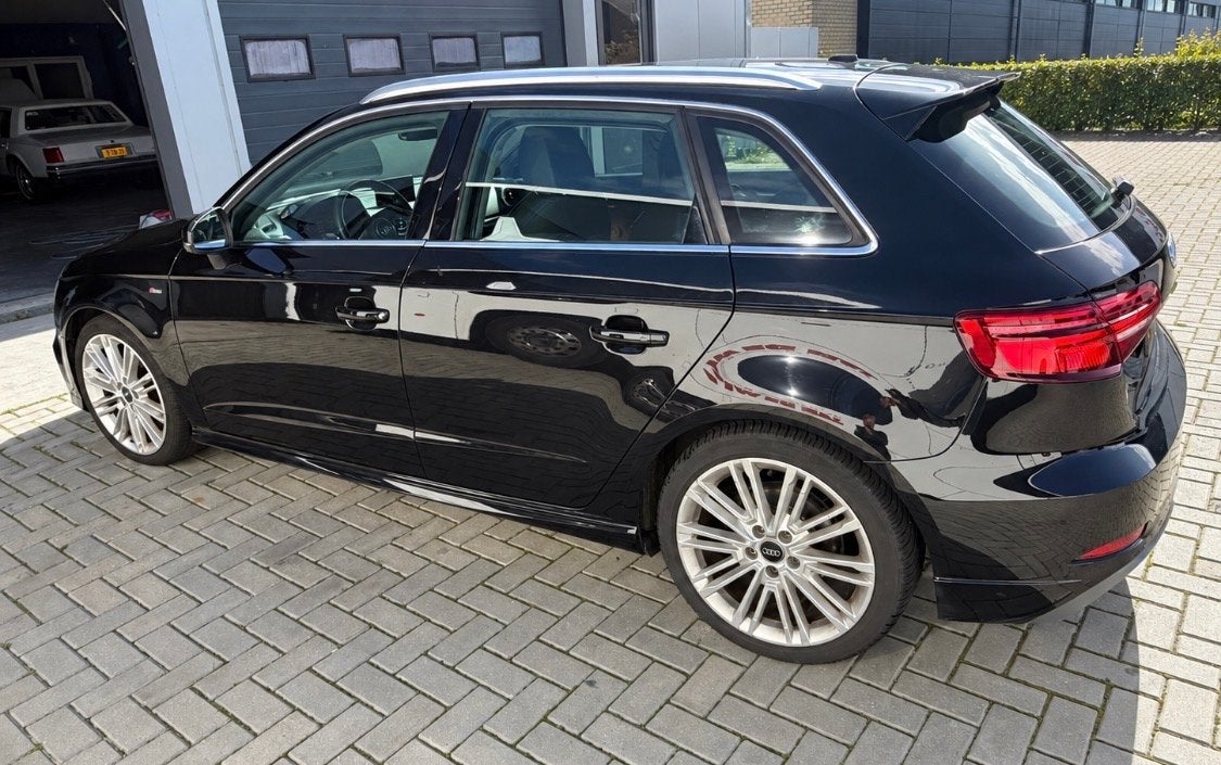 Audi A3 1.5 Tfsi 150pk CoD Ultra S Tronic 2018 Zwart, Stof, 1498 cc, Euro 6, 4 cilinders