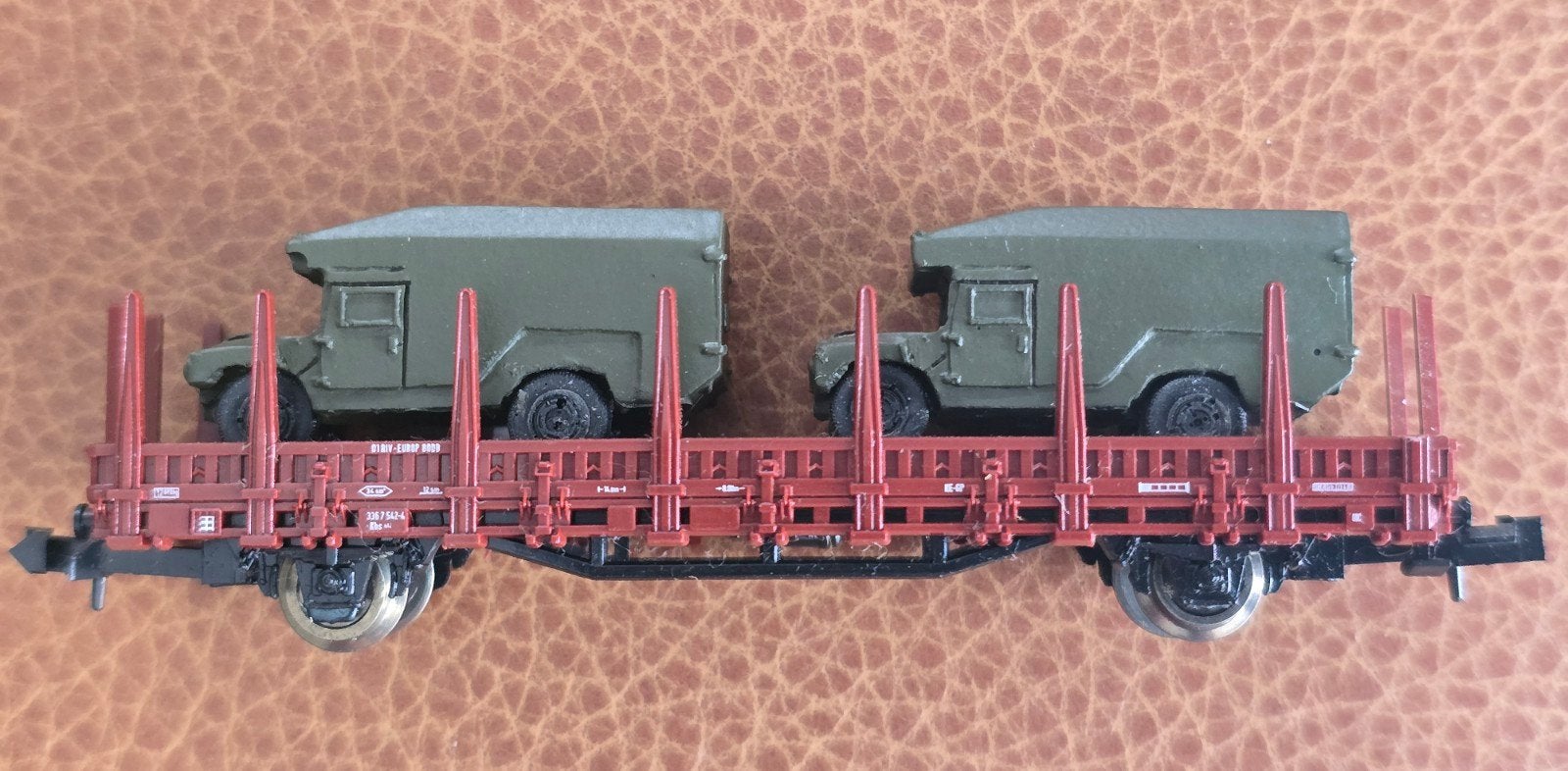 spoor N tranport rijtuig met 2 legertrucks, Ophalen of Verzenden, Gelijkstroom, Wagon, Roco