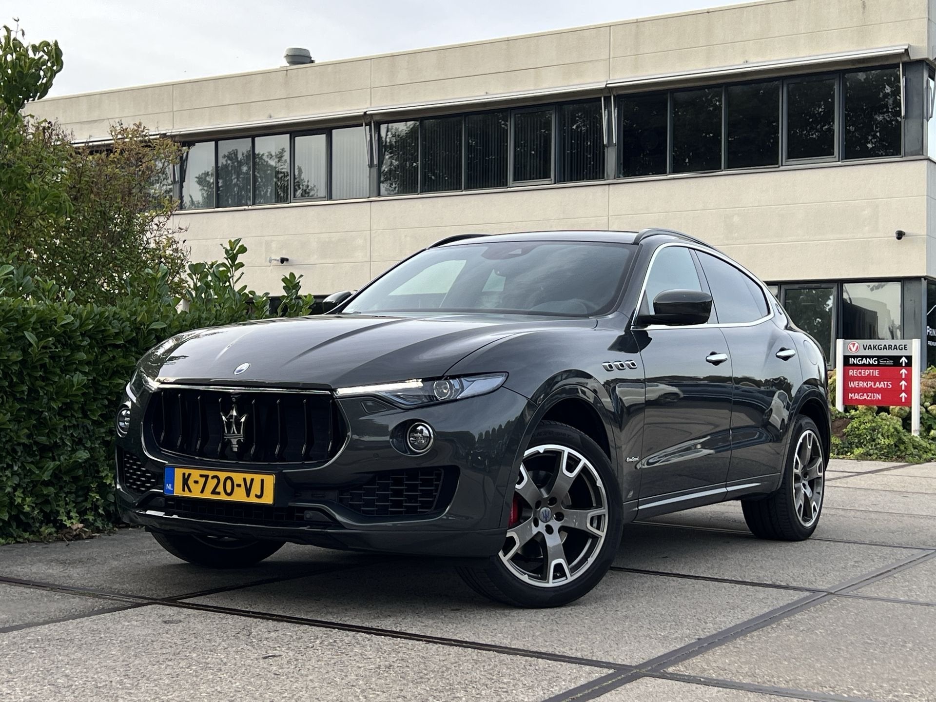 Maserati Levante 3.0 V6 D AWD GranLusso |CARBON|LUCHTVERING|, Auto's, Dealer onderhouden, Gebruikt, Euro 6, 2987 cc