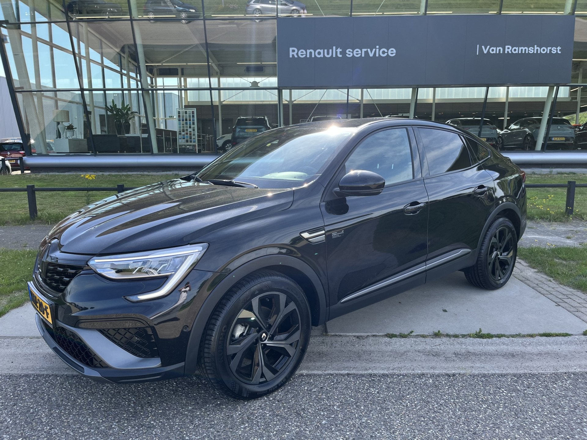 Renault Arkana 1.6 E-Tech Hybrid 145PK R.S. Line / E-Tech en, Auto's, Renault, Gebruikt, Overige brandstoffen, Zwart, Leder