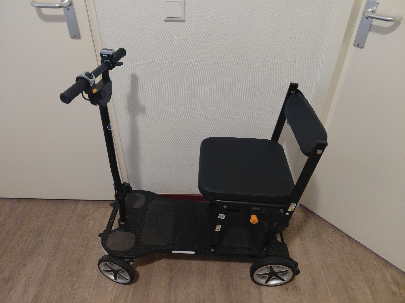 zo goed als nieuwe opvouwbare scootmobiel, Diversen, 10 km/u of minder, 16 t/m 25 km, Zo goed als nieuw, Ophalen
