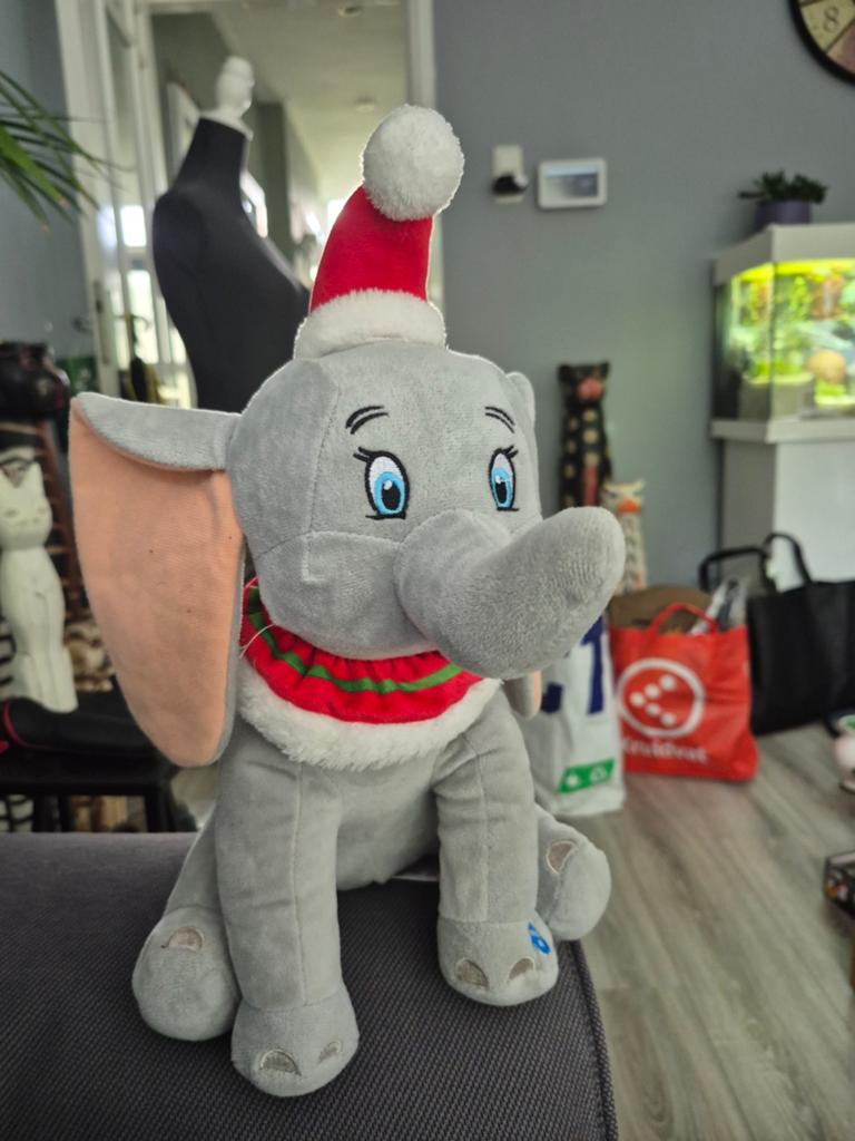 Dumbo knuffel met geluid - Disney Olifant, Met kleding of accessoire, Disney, Disney, Grijs