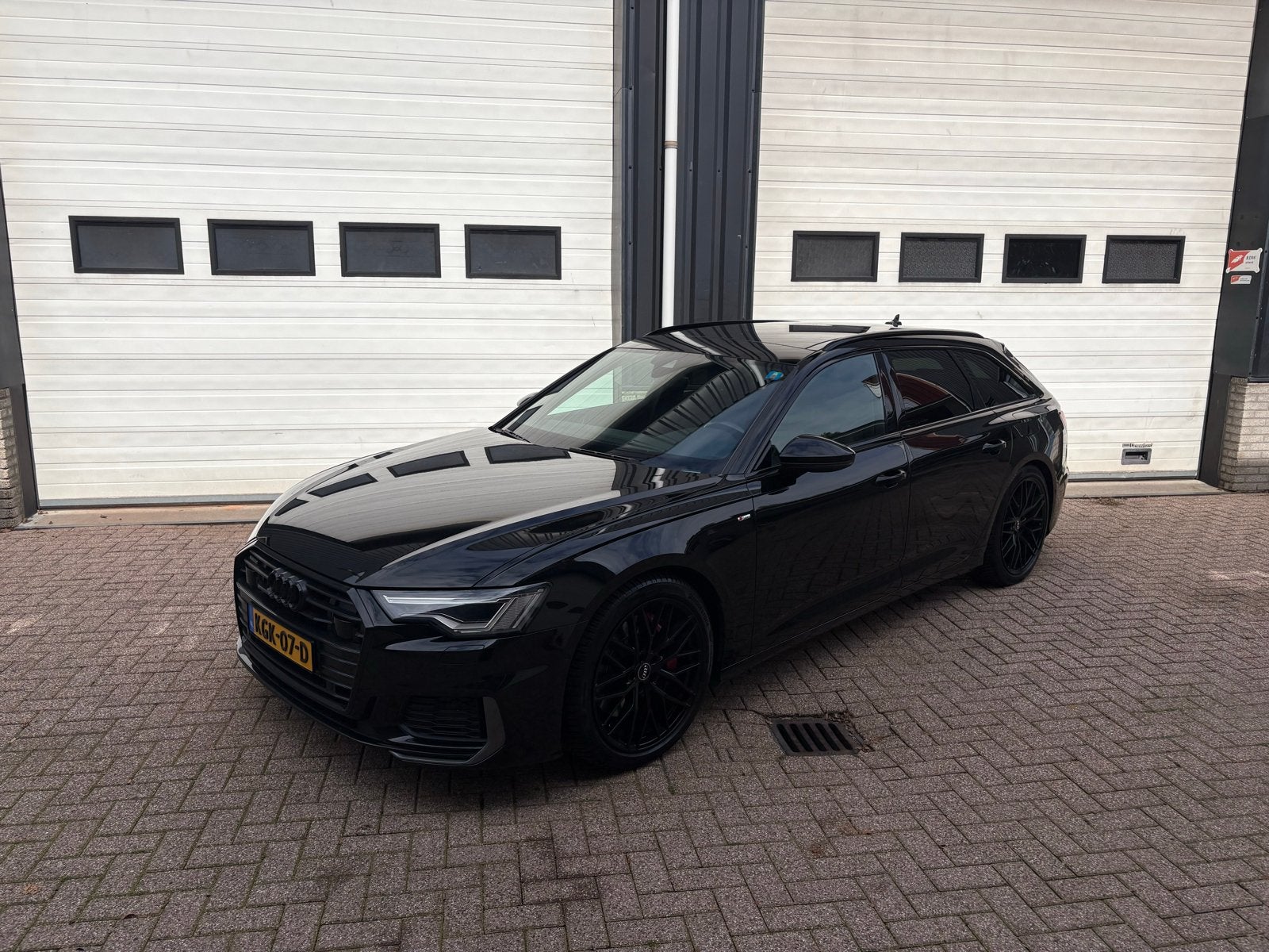 Audi A6 55 Tfsi e Quattro 367pk S Tronic 2021 Zwart, Auto's, Zwart, 4 cilinders, Leder en Stof, Zwart