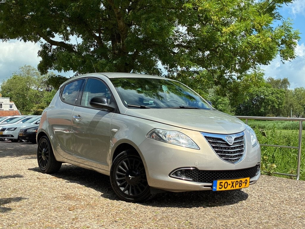 Lancia Ypsilon 0.9 TwinAir Platinum | Airco + Navi nu € 4., Auto's, Lancia, Voorwielaandrijving, Euro 5, 86 pk, Gebruikt