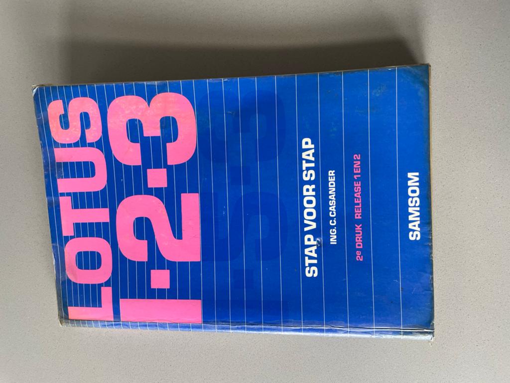 Lotus 1-2-3 Stap voor Stap Boek + Disketten floppies, Ophalen of Verzenden, Gelezen, Software