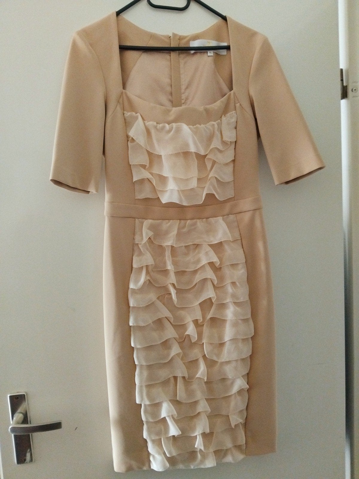 Elisabetta Franchi Jurk met Ruches - Maat 46 IT 38NL, Kleding | Dames, Maat 38/40 (M), Elisabetta Franchi, Beige, Nieuw