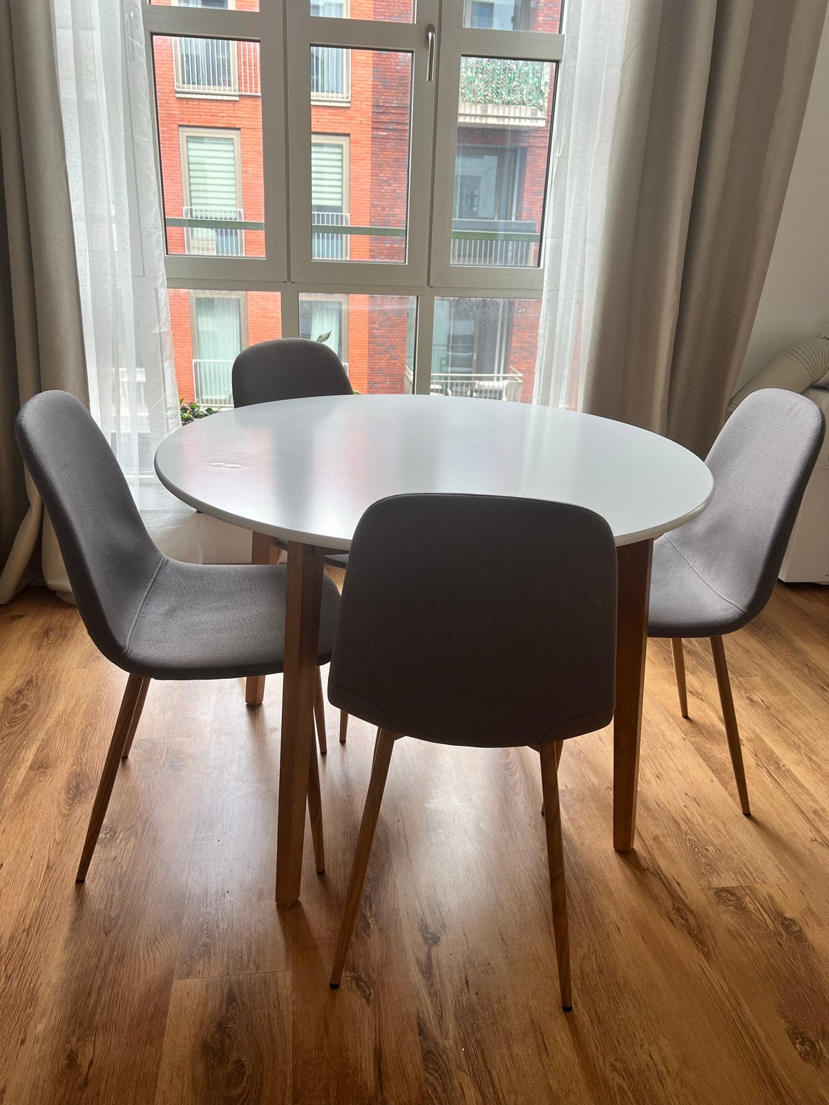 Jysk Eettafel - Rond en Modern, Ophalen, Gebruikt, 100 tot 150 cm, Rond