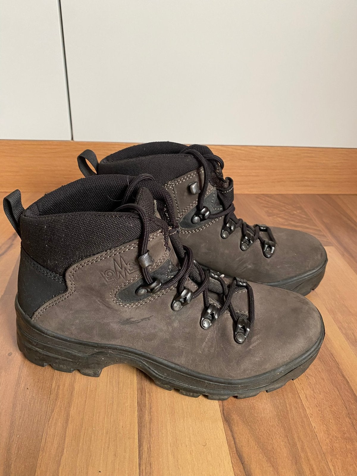 Wandelschoenen/bergschoenen Lomer maat 37, Ophalen of Verzenden, Zo goed als nieuw