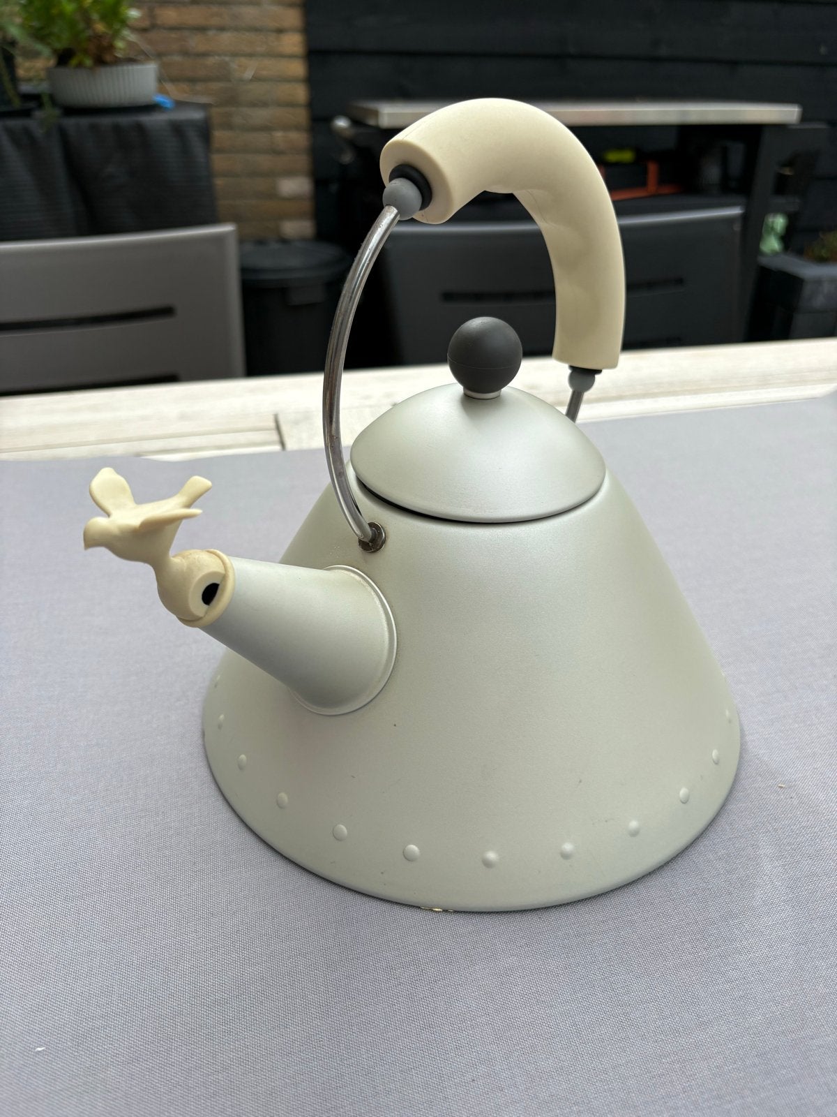 Alessi Michael Graves fluitketel - 9093, Ophalen of Verzenden, Zo goed als nieuw, Beige, Theepot/fluitketel