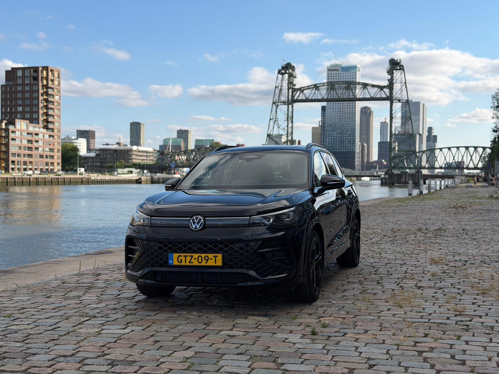 Volkswagen Tiguan 1.5 Etsi 150pk Dsg-7 2024 Zwart R-Line, 15 km/l, 4 cilinders, Zwart, Te koop