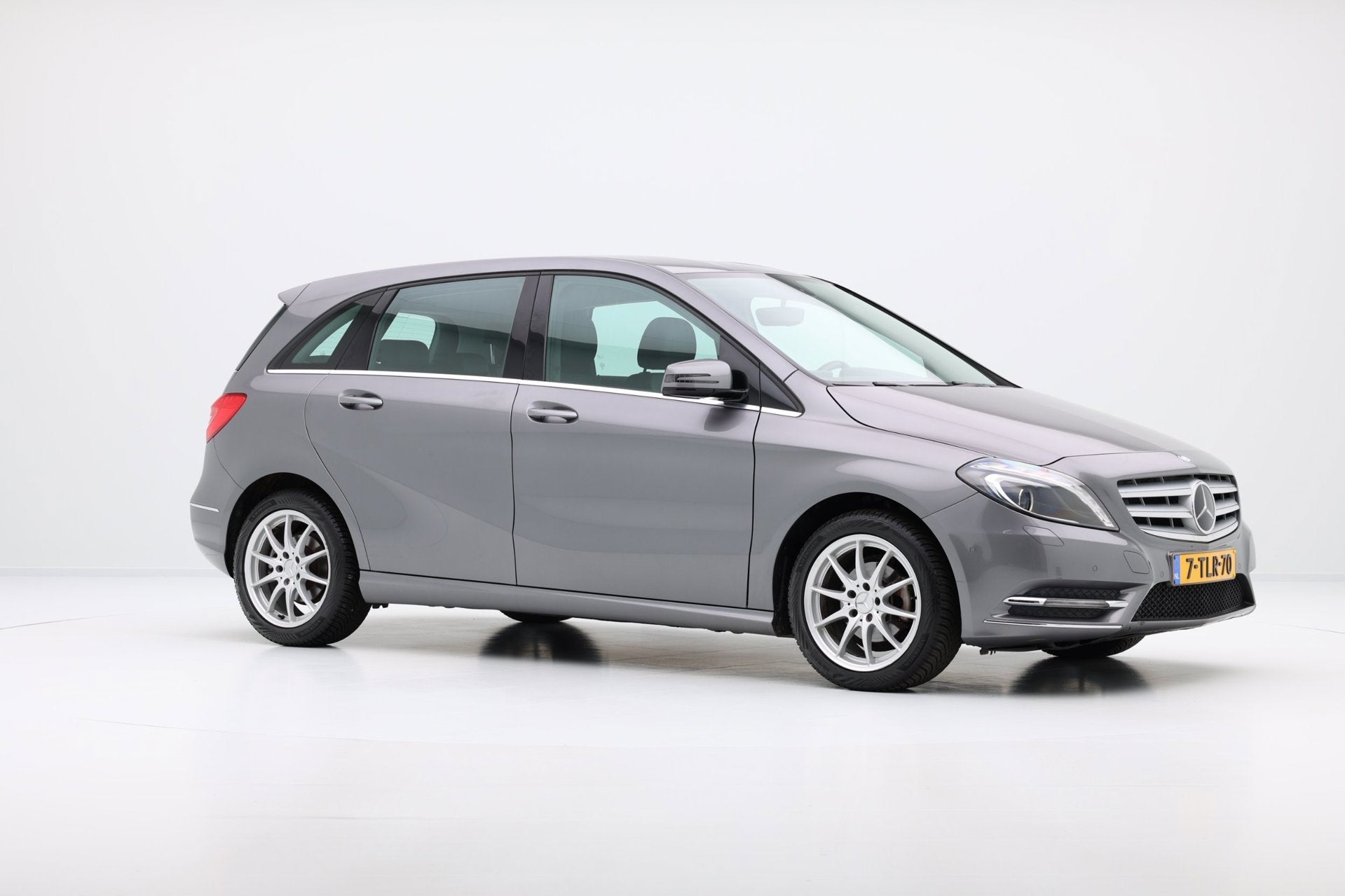 Foto 5 van Mercedes-Benz B-klasse 180 Ambition Xenon|Navi|Leder|LMV