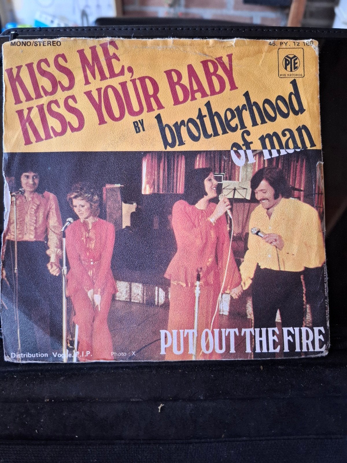 Brotherhood of Man - Kiss Me, Kiss Your Baby (Single), Gebruikt, 7 inch, Ophalen of Verzenden, Pop