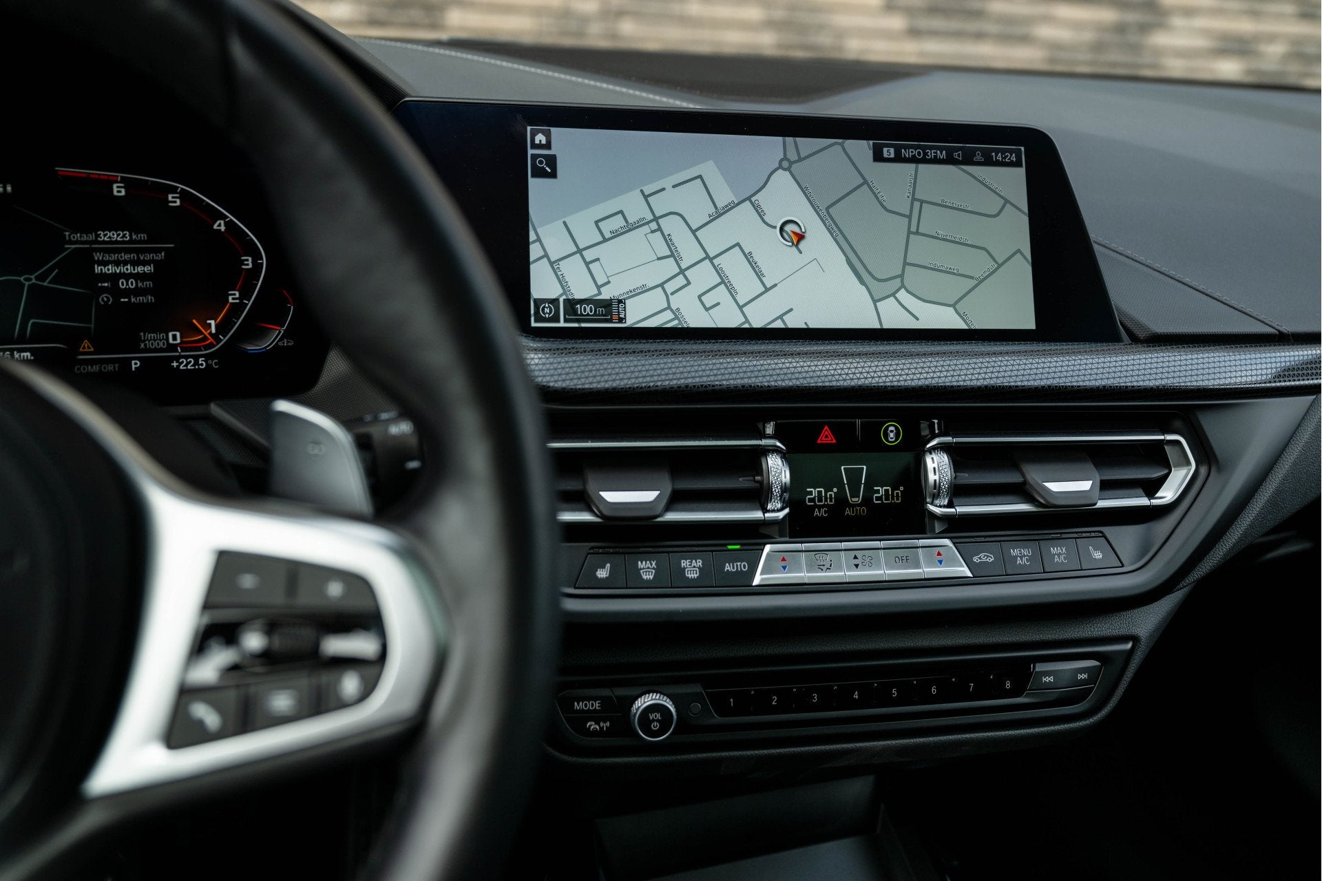 Foto 25 van BMW 1-serie M135i xDrive | Live Cockpit | Panorama | Leder |