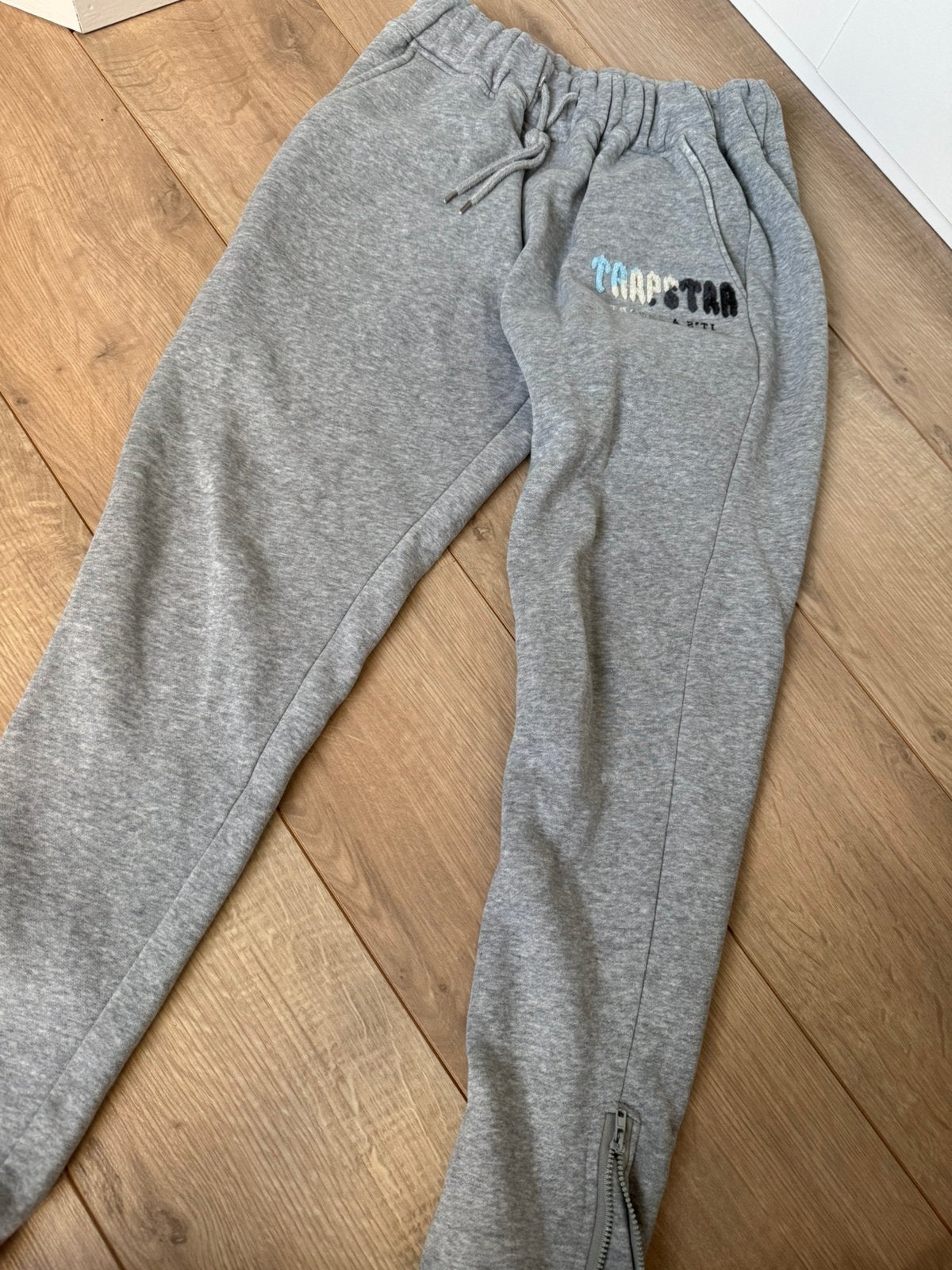 Trapstar jogging broek, Ophalen of Verzenden, Zo goed als nieuw, Grijs
