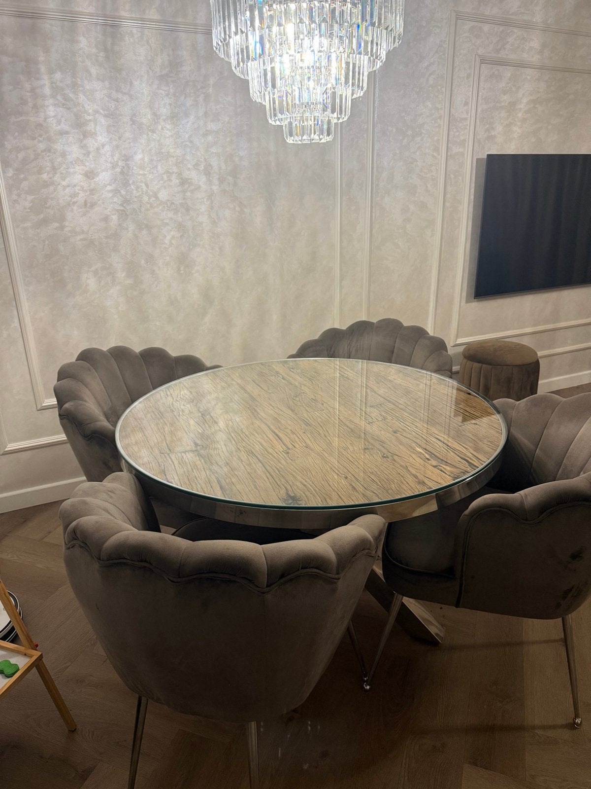4 velvet schelp stoelen taupekleurig, Huis en Inrichting, Gebruikt, Bruin, Stof, Ophalen of Verzenden