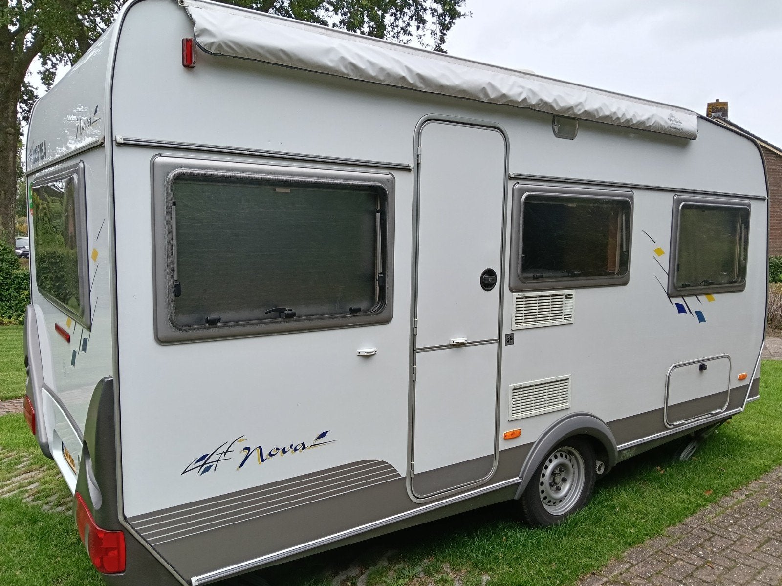 Eriba nova 462, Rondzit, Dwarsbed, Particulier, 4 tot 5 meter