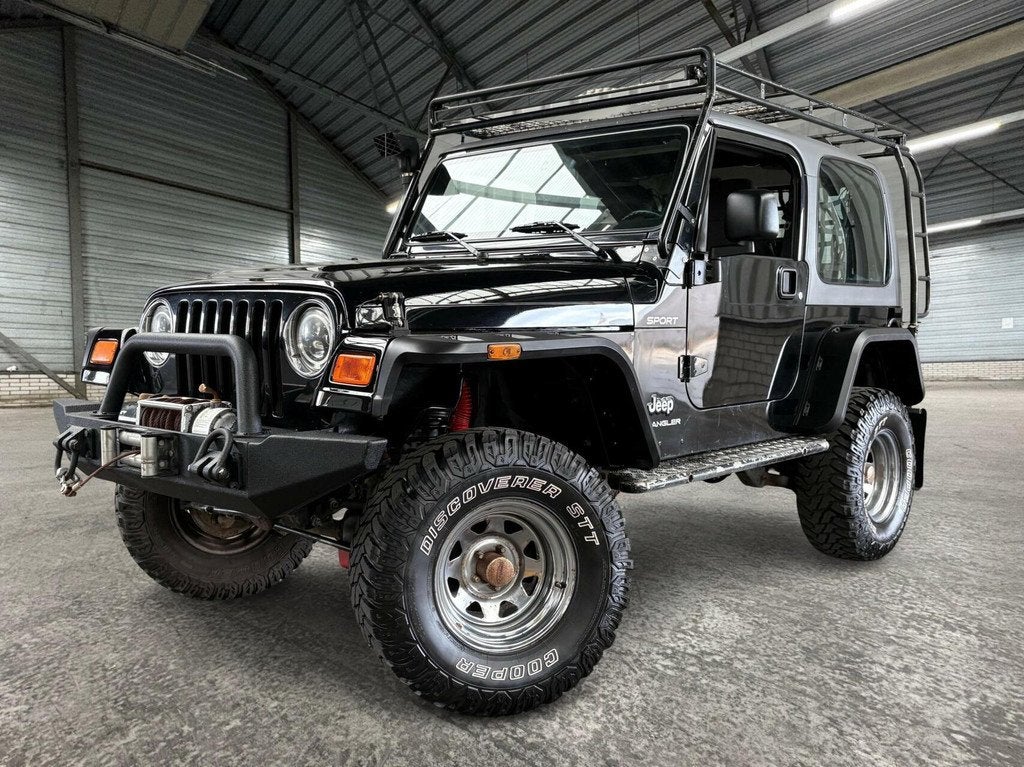 Jeep Wrangler 2.4 Sport — MOET WEG — Lees tekst., Auto's, Jeep, Stof, Gebruikt, Zwart, Handgeschakeld