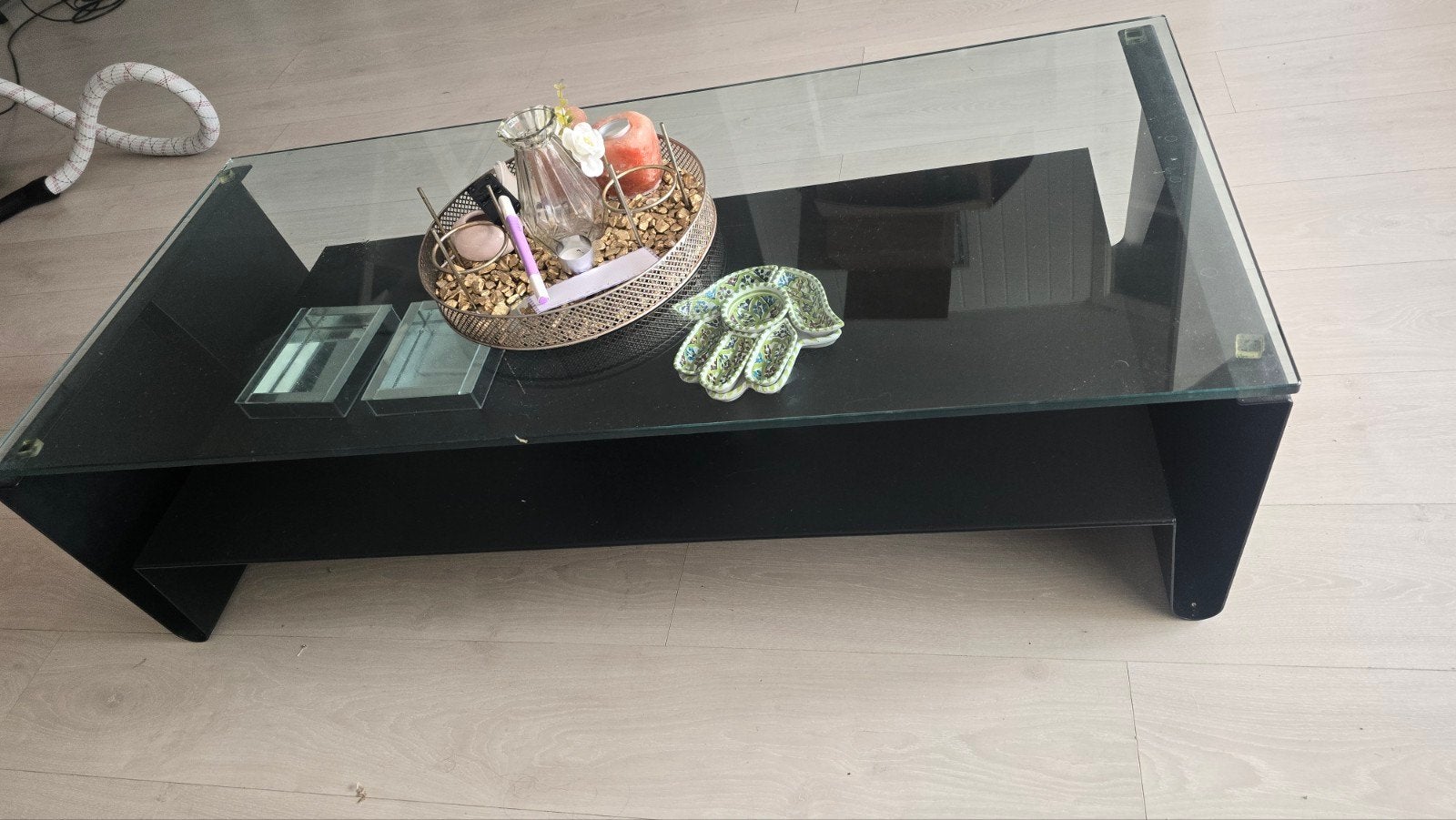 Moderne salontafel met glazen blad en zwarte basis, Gebruikt, 100 tot 150 cm, Modern, Glas