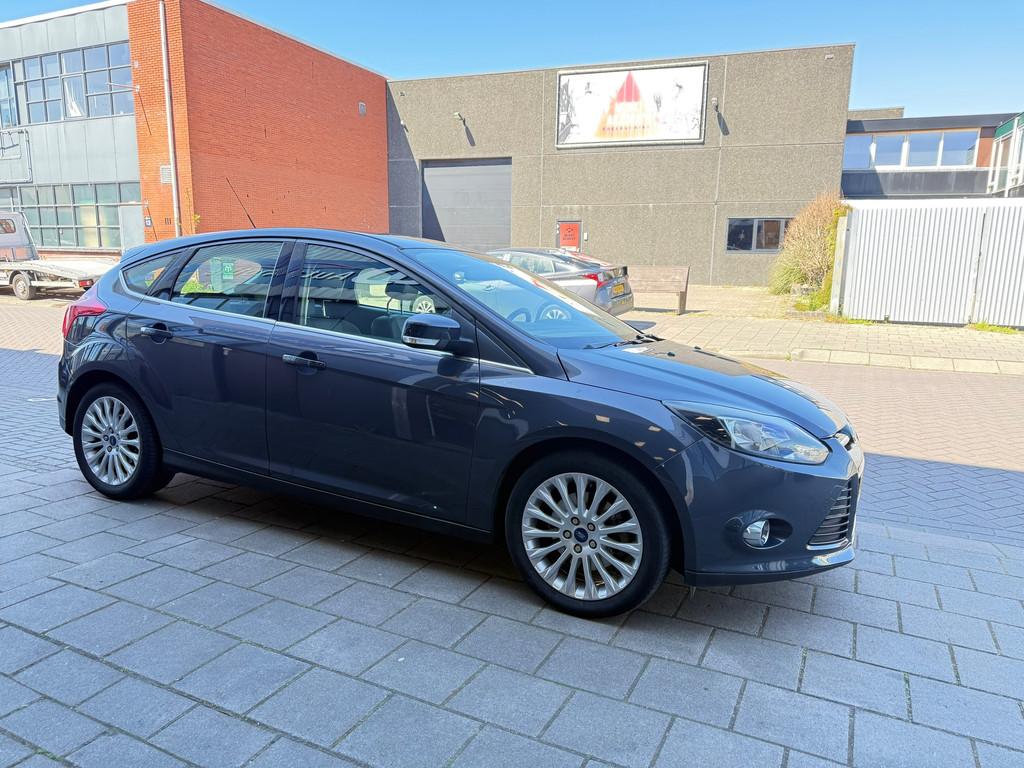 Ford Focus 1.6 EcoBoost First Edition, Gebruikt, 150 pk, Leder en Stof, Bedrijf