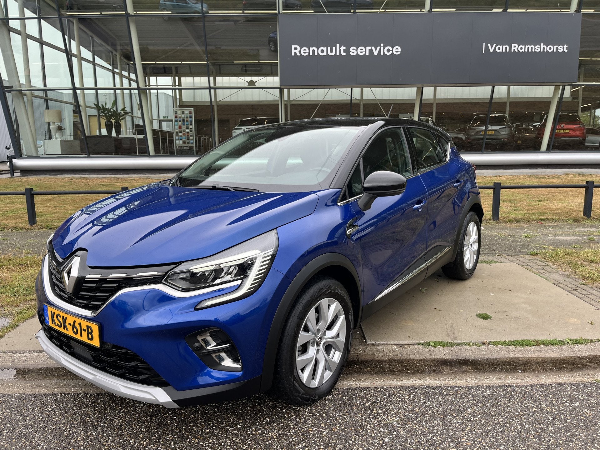Renault Captur 1.3 TCe 130 Intens / Camera / Stoelverw / Cli, Auto's, 12 maanden, Gebruikt, Blauw, Leder en Stof
