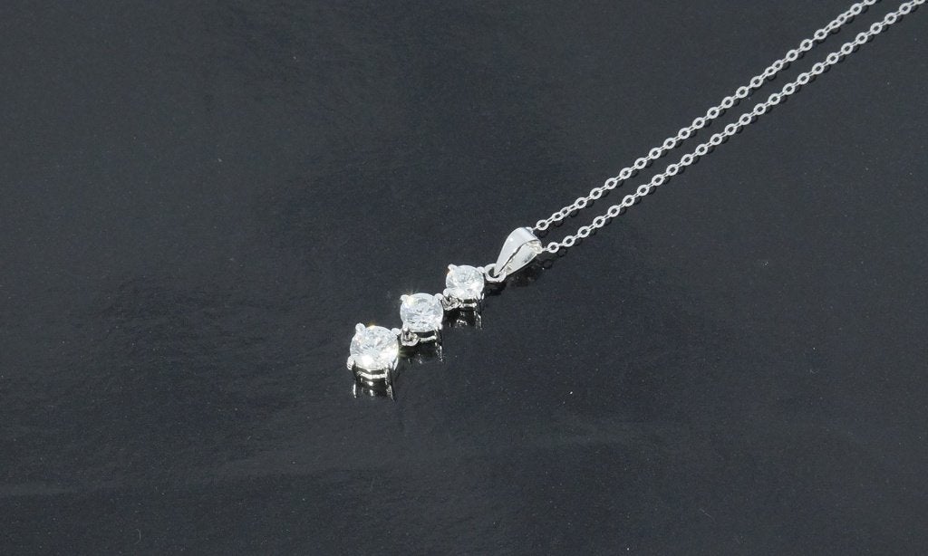 Zirkonia briljant 18k gouden ketting en hanger dames, Voordeelsieraden, Verzenden, Zo goed als nieuw, Met edelsteen