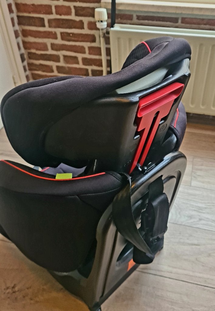 CARKIDS Autostoel Zwart/Rood - weinig gebruikt., Gebruikt, Verstelbare rugleuning, 9 t/m 36 kg, Isofix