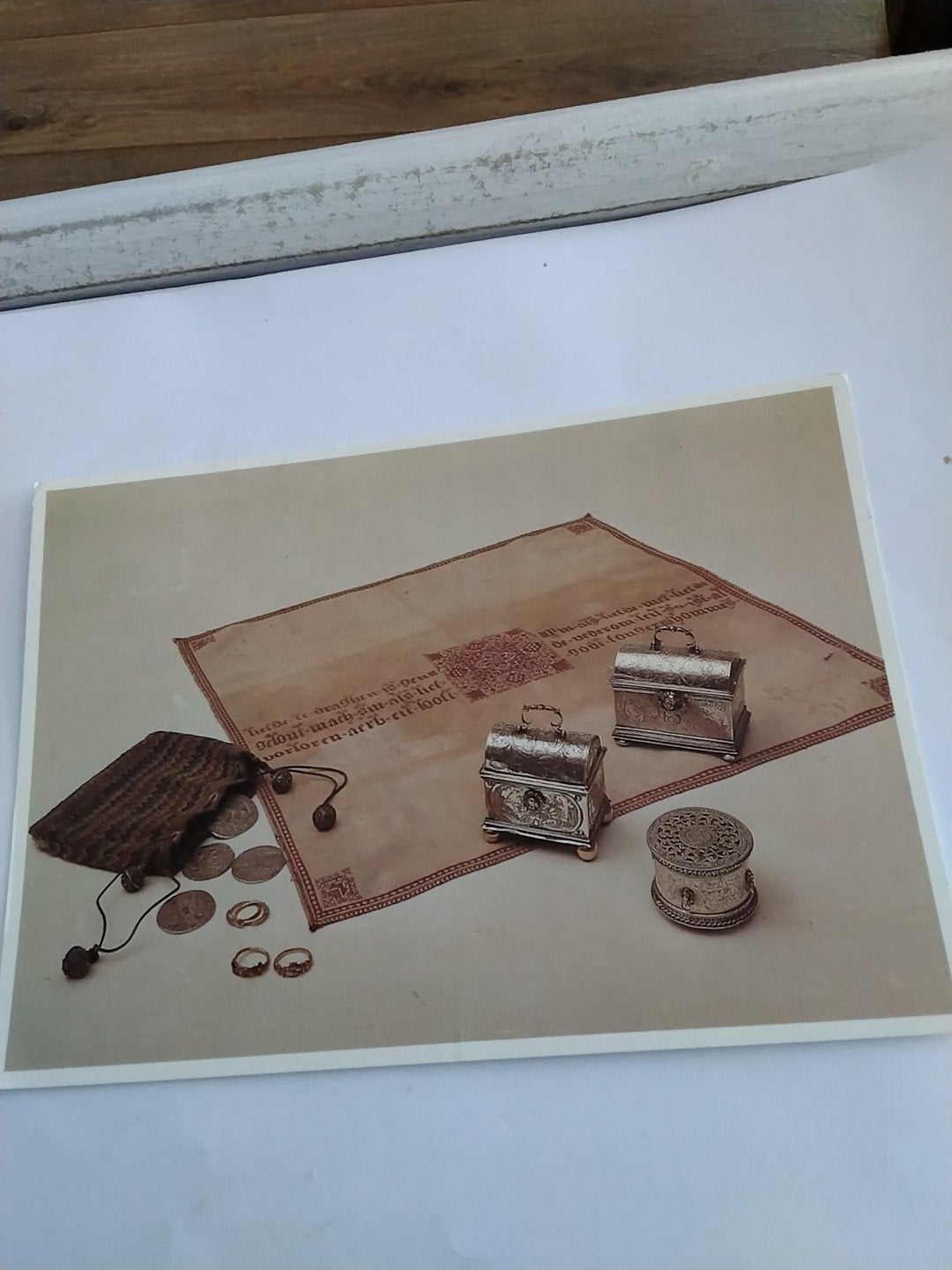 Ansichtkaart Friese knottedoek, knottepong en knottekistjes, Ophalen of Verzenden, 1980 tot heden, Gelopen