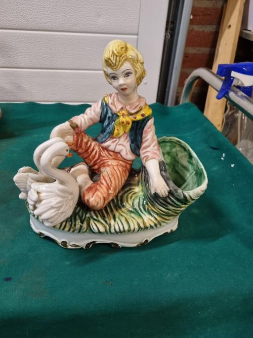 beeld jongen met zwanen capodimonte, Verzamelen, Beelden en Beeldjes, Ophalen of Verzenden