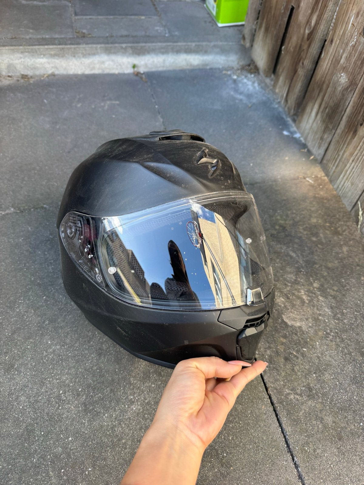 Zwarte integraalhelm - Gebruikt maar in goede staat, Motoren, Kleding | Motorhelmen, Overige merken, Heren, Ophalen of Verzenden