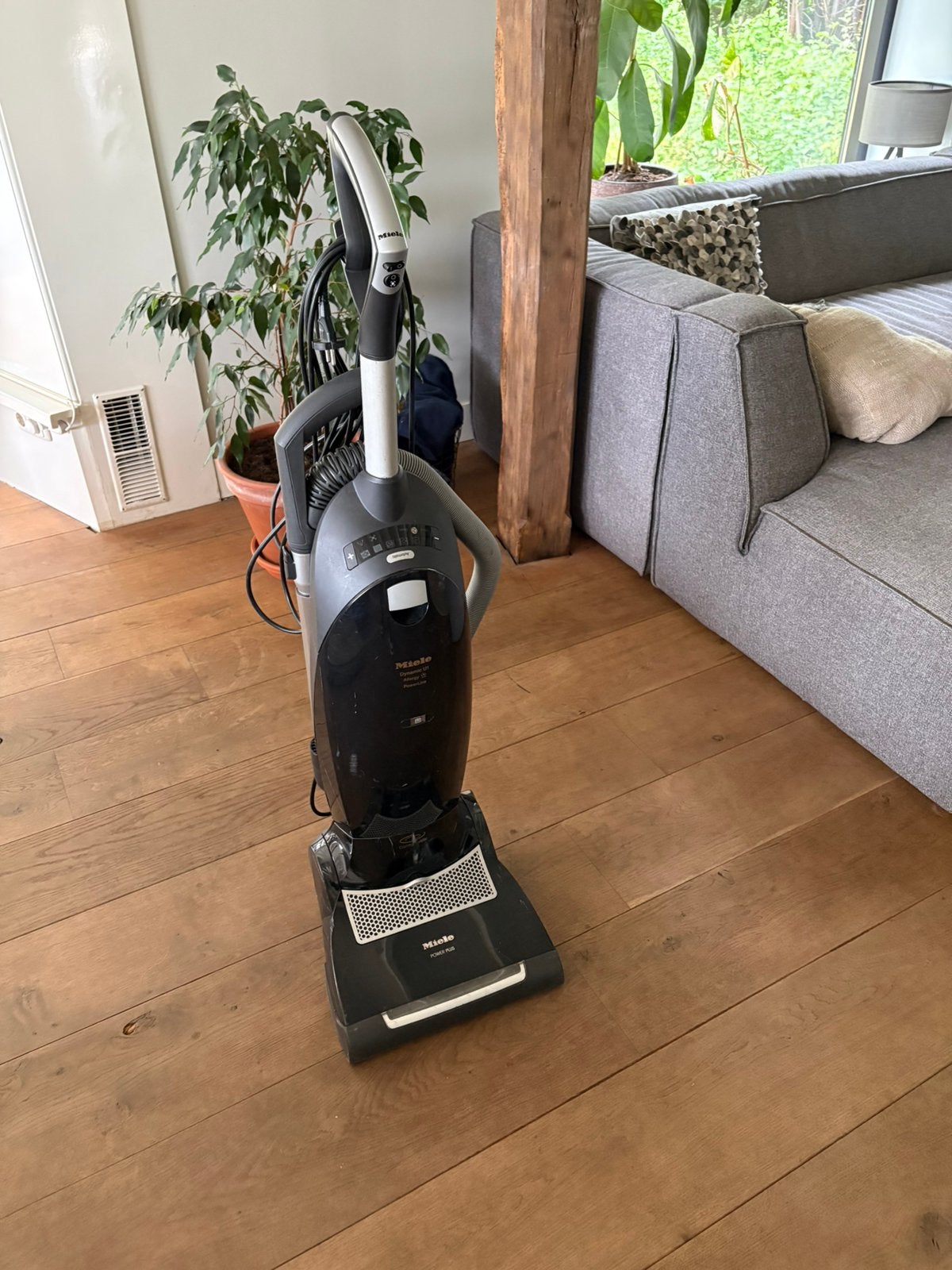 Miele krachtige U1 Dynamic steelstofzuiger, Ophalen, Zo goed als nieuw, 2000 watt of meer