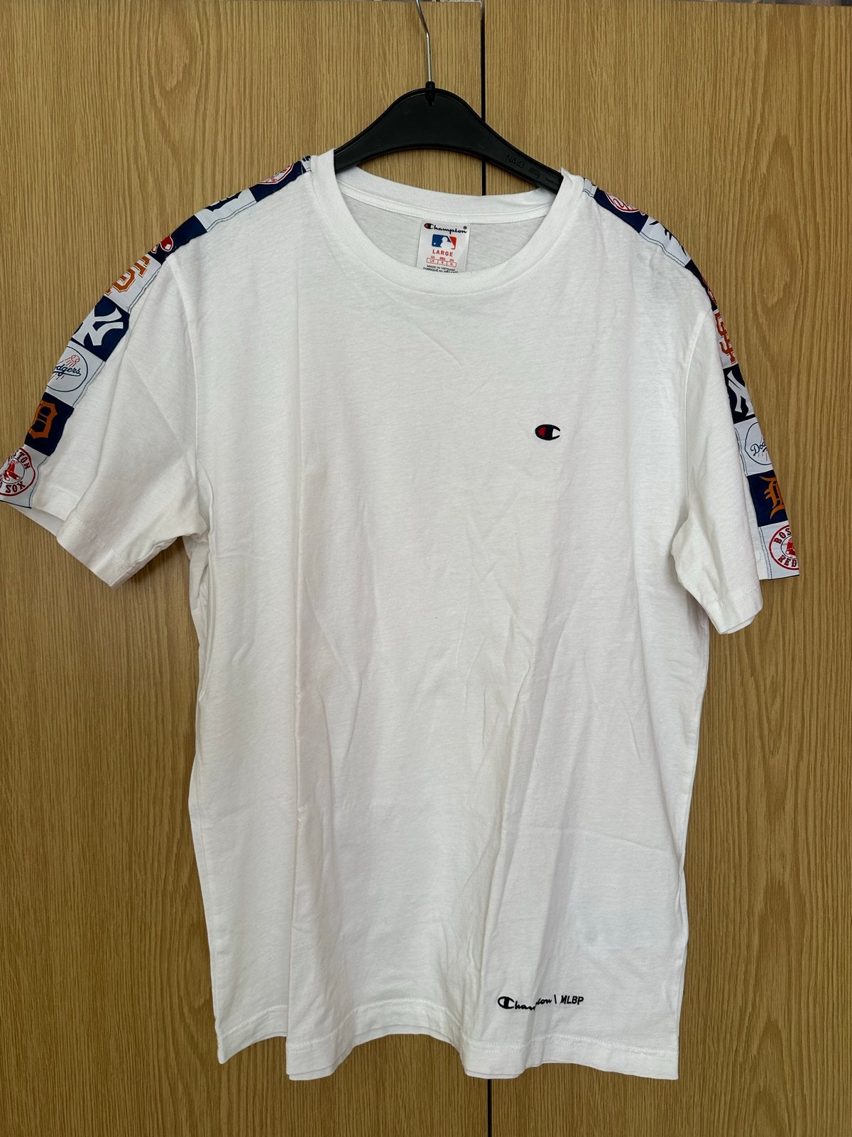 Champion MLB T-shirt - Wit met logo mouwbanden, Ophalen of Verzenden, Zo goed als nieuw, Maat 52/54 (L), Wit